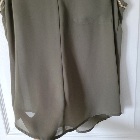 Dynamite xs army green sleeveless vneck top - Picture 7 of 12